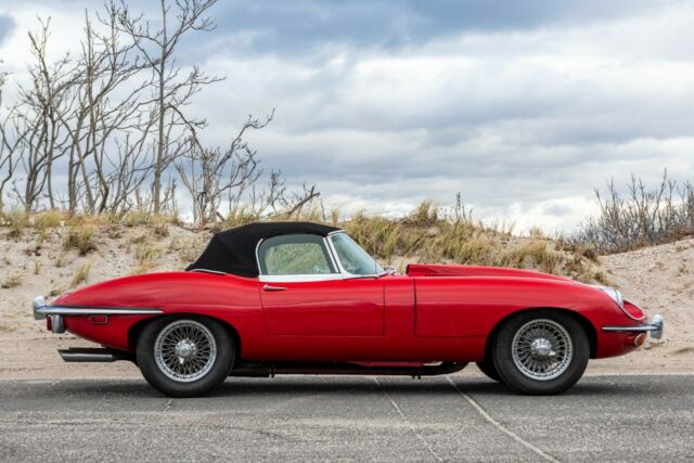 Jaguar E-Type 1970 image number 6
