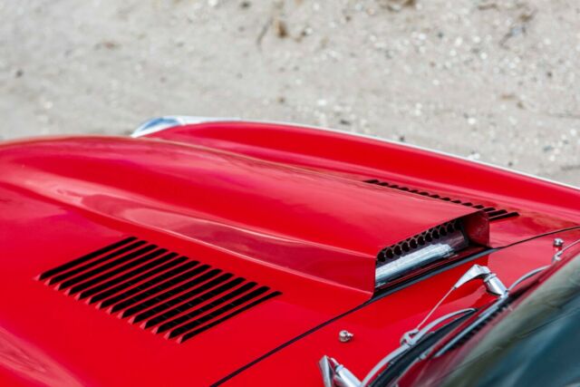 Jaguar E-Type 1970 image number 8