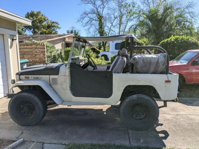 Toyota Land Cruiser 1975 image number 1