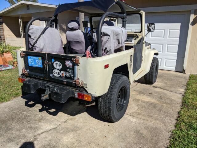 Toyota Land Cruiser 1975 image number 4