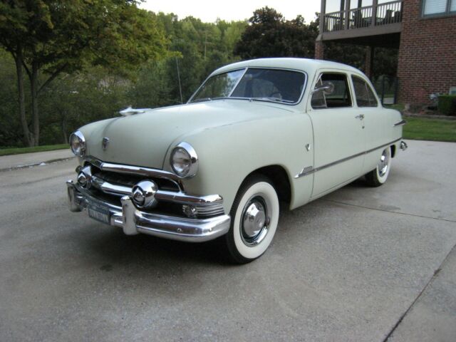 Ford Customline 1951 image number 2