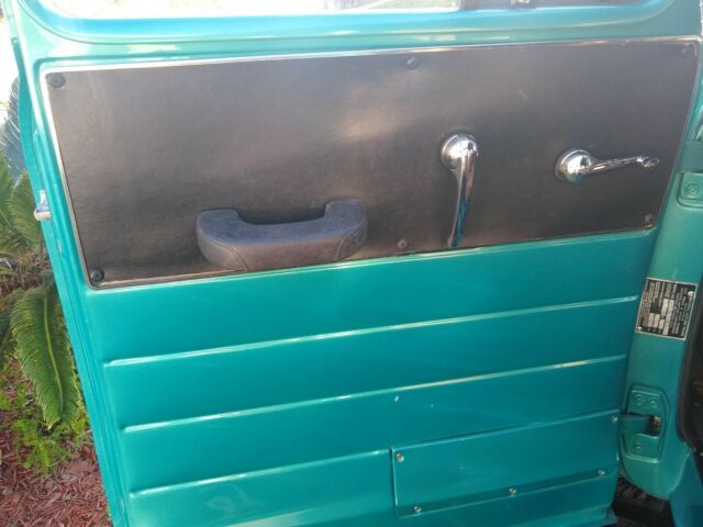 GMC Suburban 1954 image number 25