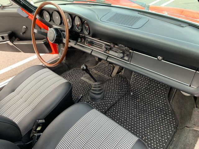 Porsche 911T TARGA 1973 image number 15