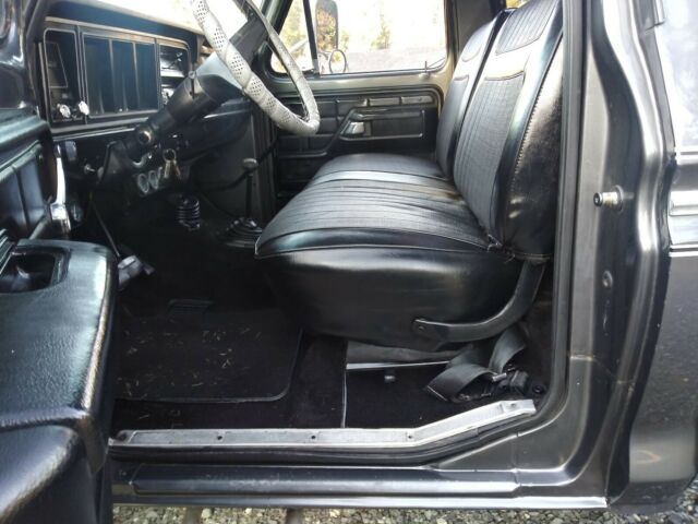 Ford F-250 1973 image number 16