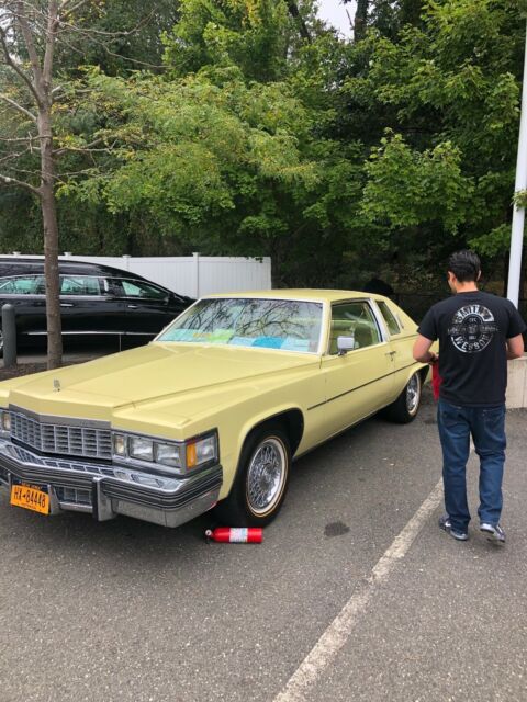 Cadillac DeVille 1977 image number 1
