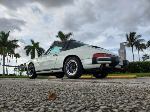 Porsche 911 1976 image number 10