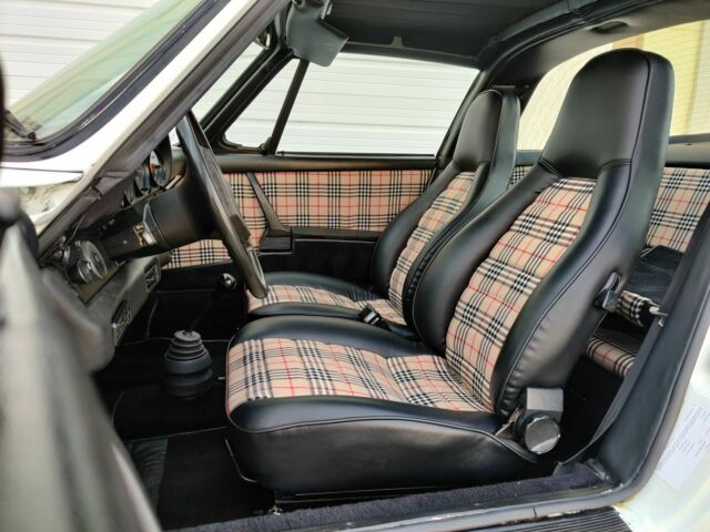 Porsche 911 1976 image number 15