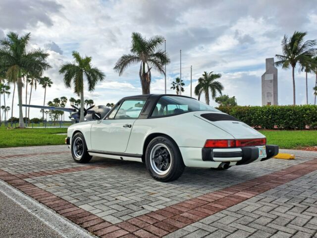 Porsche 911 1976 image number 28