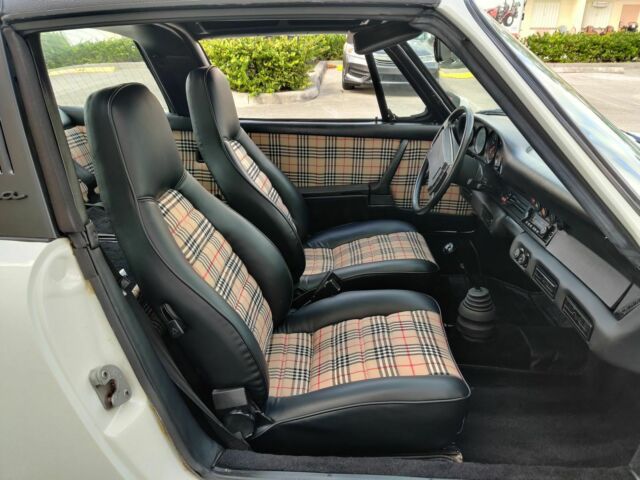 Porsche 911 1976 image number 40