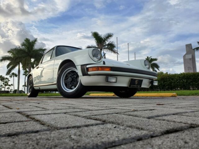 Porsche 911 1976 image number 9