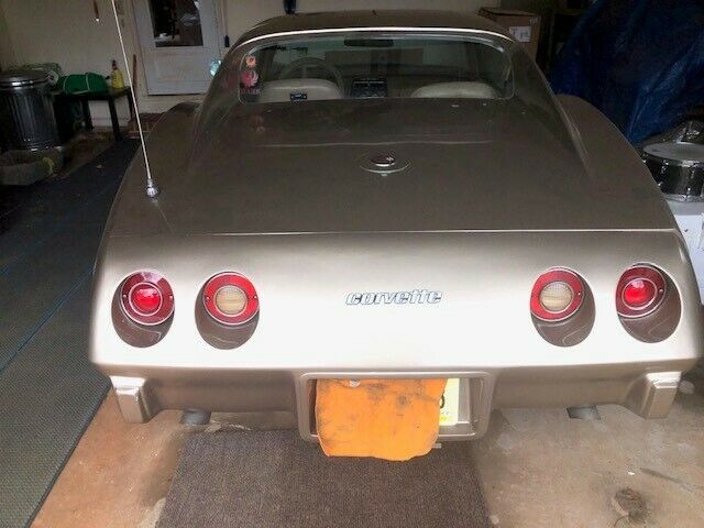 Chevrolet Corvette 1976 image number 9