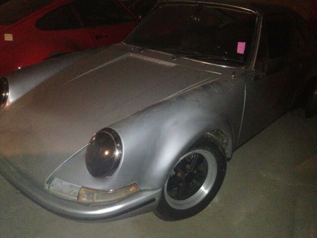Porsche 911 1967 image number 2