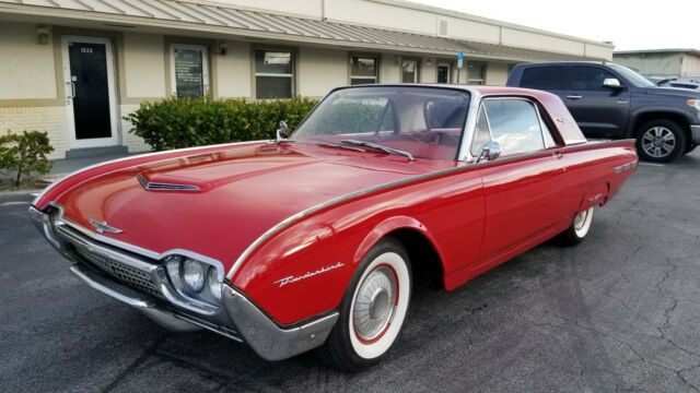 Ford Thunderbird 1962 image number 2