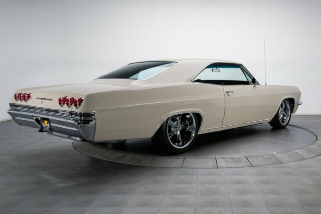 Chevrolet Impala 1965 image number 25