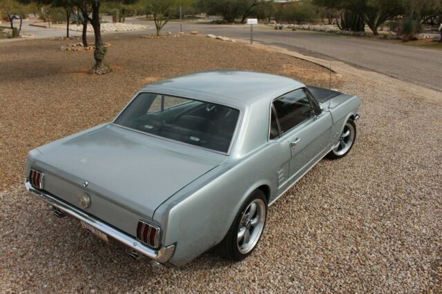 Ford Mustang 1966 image number 20