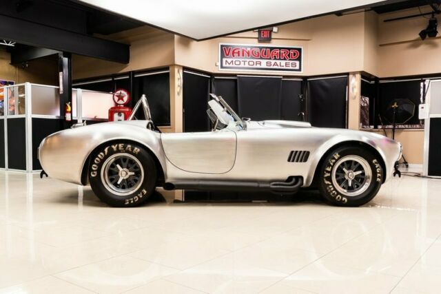 Shelby Cobra 1965 image number 32