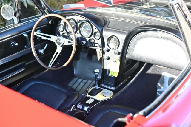 Chevrolet Corvette 1962 image number 32