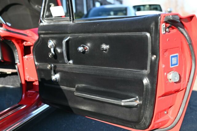 Chevrolet Corvette 1962 image number 35