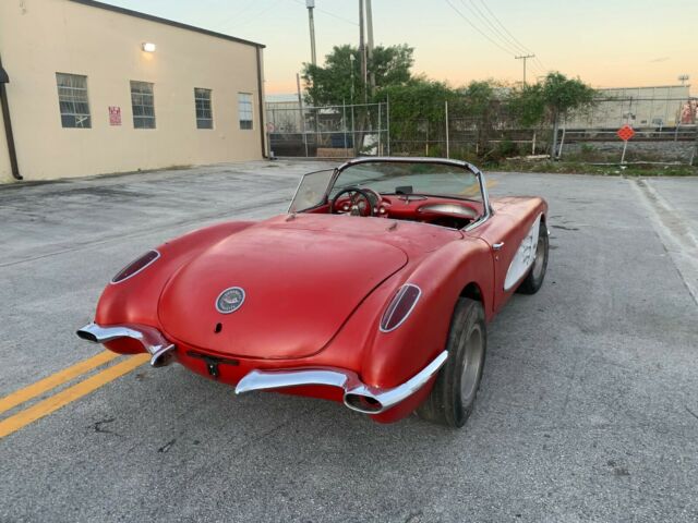 Chevrolet Corvette 1960 image number 30