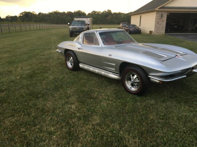 Chevrolet Corvette 1965 image number 14