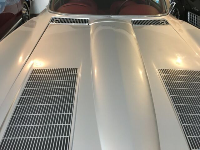 Chevrolet Corvette 1965 image number 16