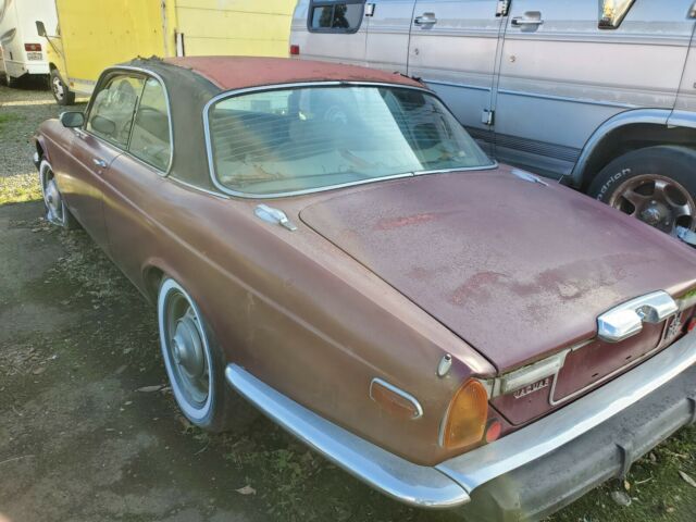 Jaguar XJ12 1975 image number 11