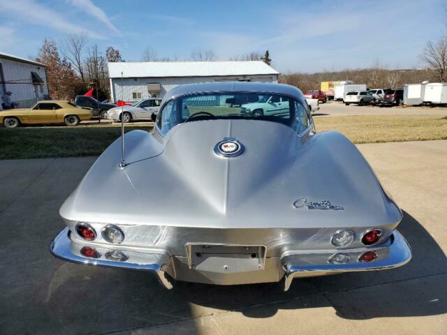 Chevrolet Corvette 1965 image number 12