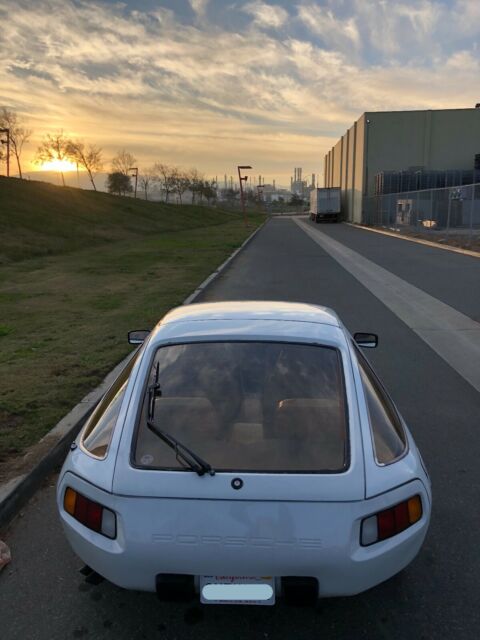 Porsche 928 1978 image number 10