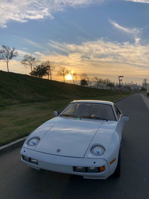 Porsche 928 1978 image number 13