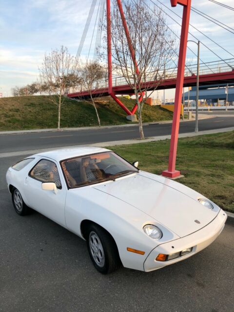 Porsche 928 1978 image number 8