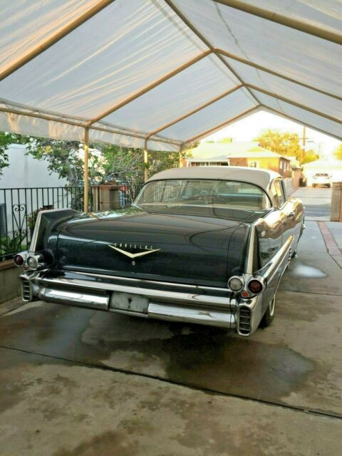 Cadillac DeVille 1957 image number 2