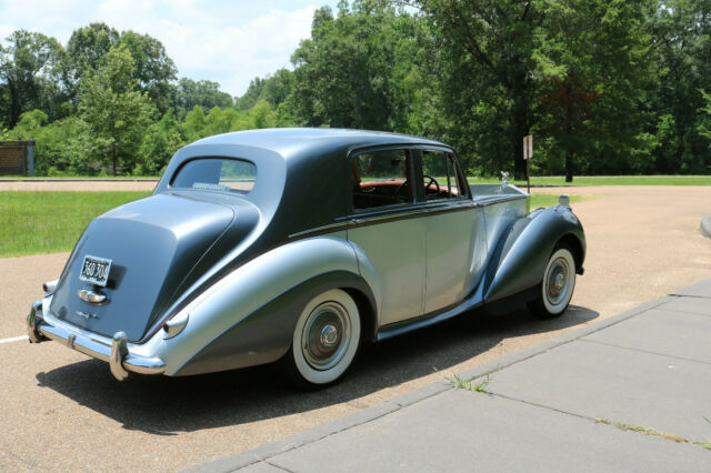 Rolls-Royce Silver Dawn 1954 image number 3