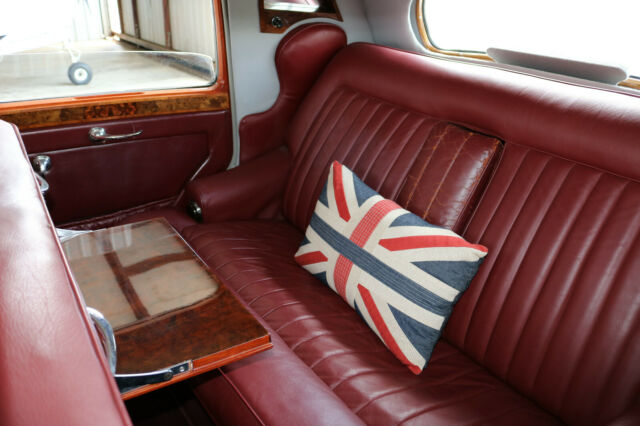 Rolls-Royce Silver Dawn 1954 image number 36