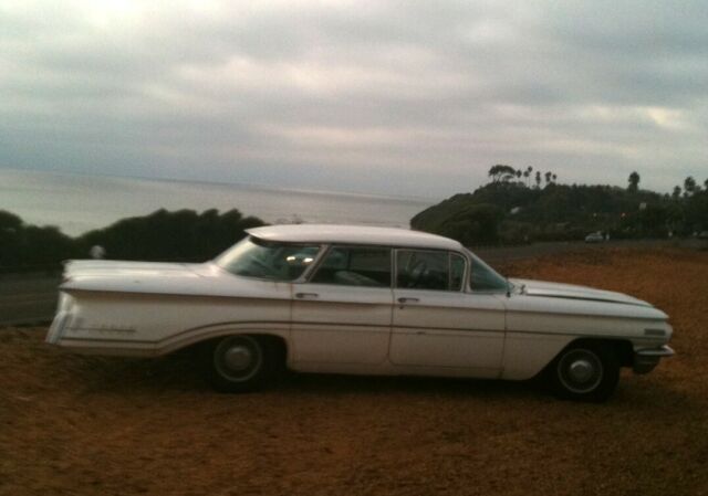 Oldsmobile Ninety-Eight 1960 image number 0