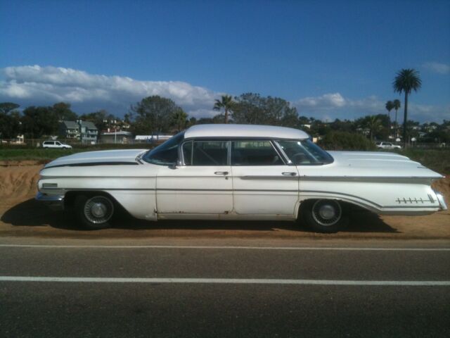 Oldsmobile Ninety-Eight 1960 image number 1