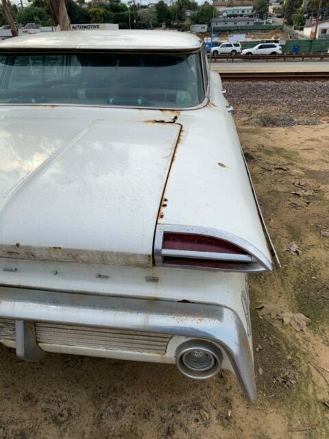 Oldsmobile Ninety-Eight 1960 image number 15