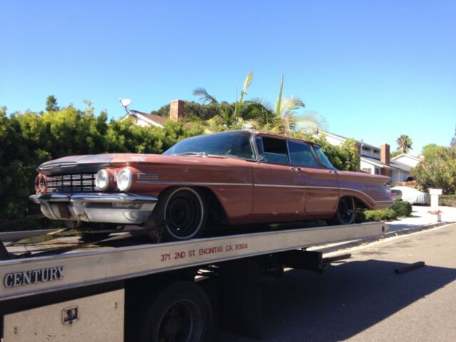 Oldsmobile Ninety-Eight 1960 image number 2