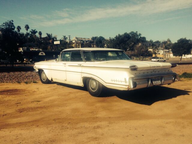 Oldsmobile Ninety-Eight 1960 image number 20