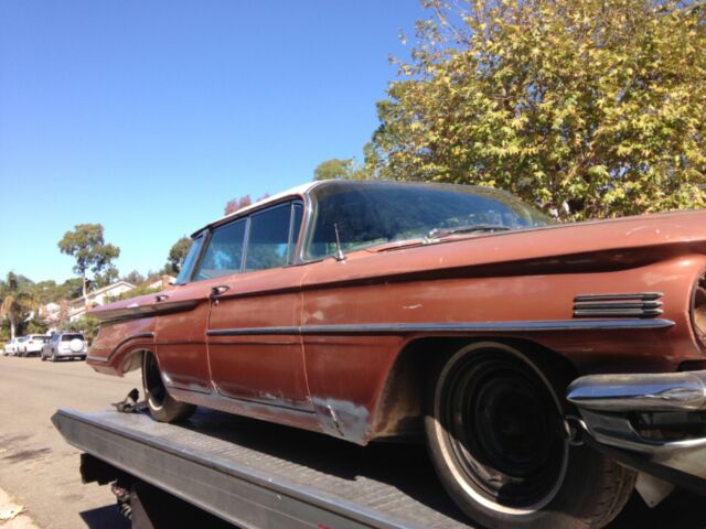 Oldsmobile Ninety-Eight 1960 image number 3