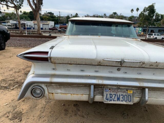 Oldsmobile Ninety-Eight 1960 image number 30