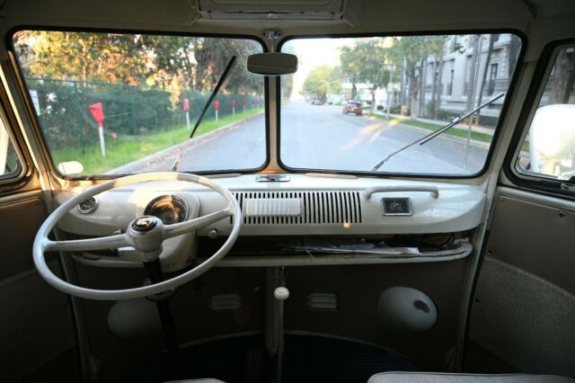 Volkswagen Bus/Vanagon 1965 image number 10