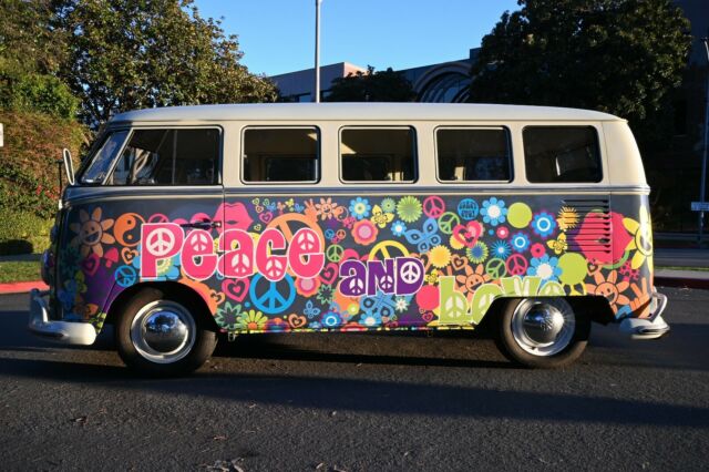Volkswagen Bus/Vanagon 1965 image number 19