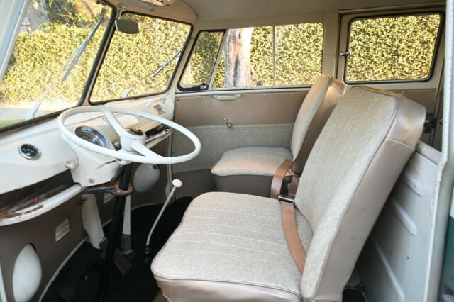 Volkswagen Bus/Vanagon 1965 image number 34