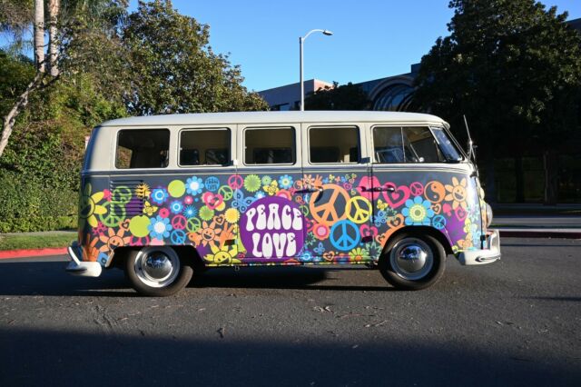 Volkswagen Bus/Vanagon 1965 image number 36