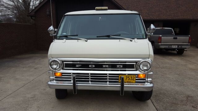 Ford E-Series Van 1971 image number 9