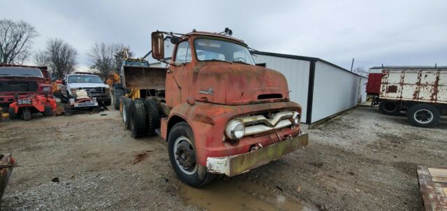 Ford C900 1955 image number 0