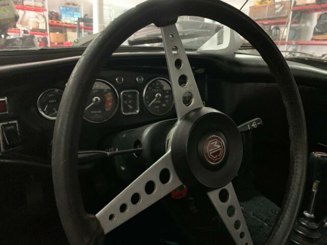 MG MGB 1970 image number 23
