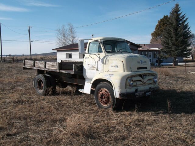 Ford C800 1955 image number 1