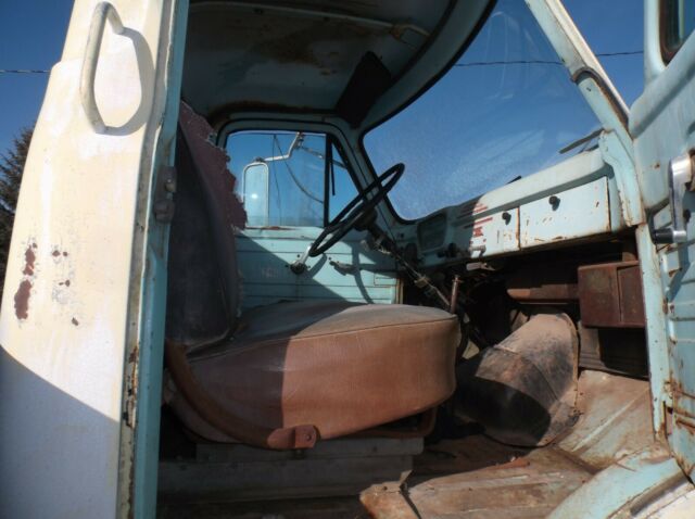 Ford C800 1955 image number 9