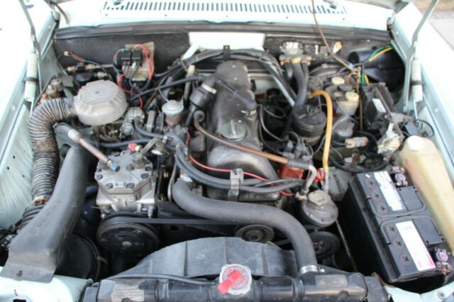 Mercedes-Benz 200-Series 1974 image number 23